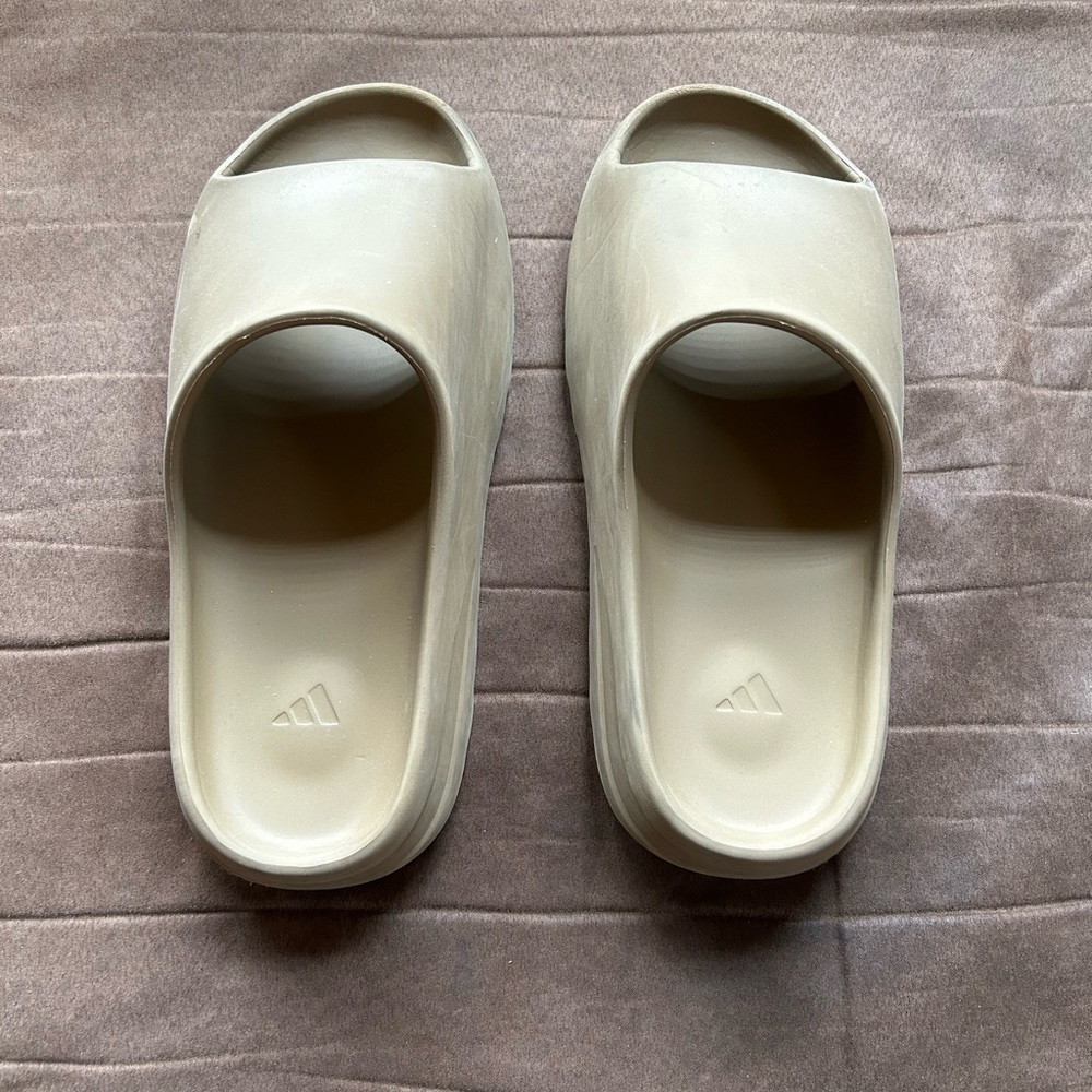 Adidas Yeezy slides